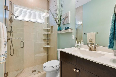 House in Boca Raton, Florida 5 bedrooms, 386.47 sq.m. № 1924926 - photo 16