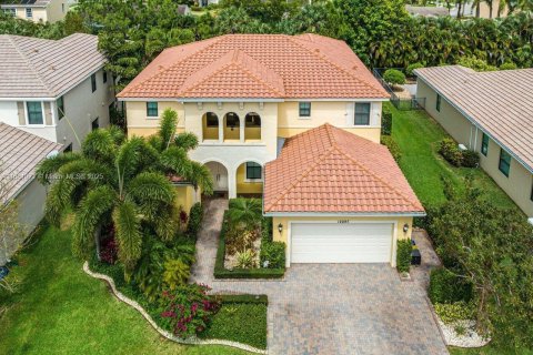 House in Boca Raton, Florida 5 bedrooms, 386.47 sq.m. № 1924926 - photo 1