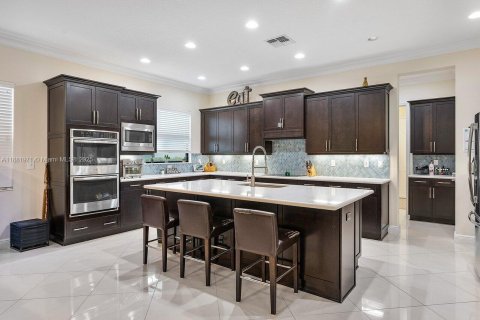 House in Boca Raton, Florida 5 bedrooms, 386.47 sq.m. № 1924926 - photo 10