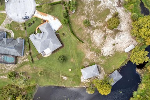 House in Haines City, Florida 3 bedrooms, 210.98 sq.m. № 2217416 - photo 16