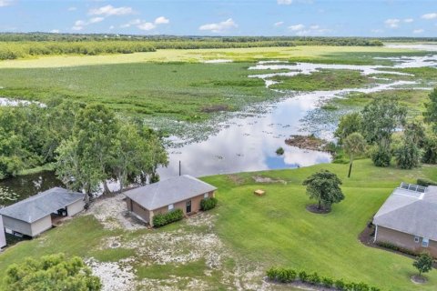 House in Haines City, Florida 3 bedrooms, 210.98 sq.m. № 2217416 - photo 18
