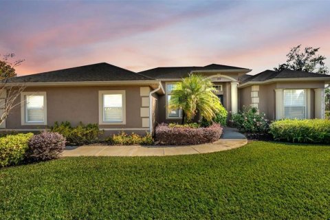 House in Haines City, Florida 3 bedrooms, 210.98 sq.m. № 2217416 - photo 2