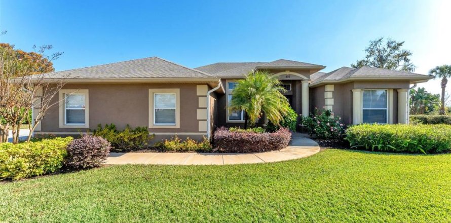 House in Haines City, Florida 3 bedrooms, 210.98 sq.m. № 2217416