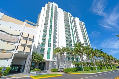 Condo in North Bay Village, Florida, 3 bedrooms  № 1647522 - photo 9