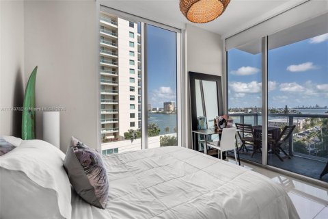 Condo in North Bay Village, Florida, 3 bedrooms  № 1647522 - photo 6