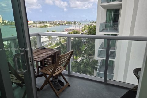 Condo in North Bay Village, Florida, 3 bedrooms  № 1647522 - photo 1