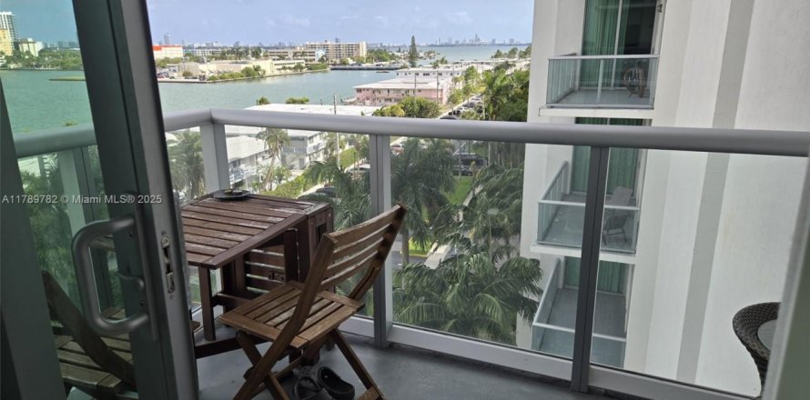 Condo in North Bay Village, Florida, 3 bedrooms № 1647522