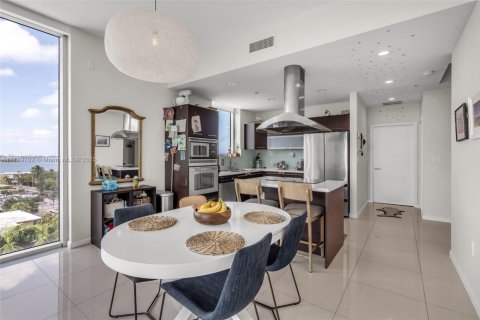 Condo in North Bay Village, Florida, 3 bedrooms  № 1647522 - photo 17