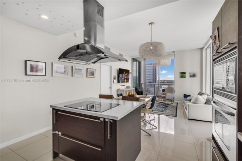 Condo in North Bay Village, Florida, 3 bedrooms  № 1647522 - photo 12