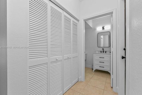 Adosado en venta en Dania Beach, Florida, 3 dormitorios, 151.71 m2 № 2262771 - foto 6