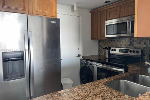 Condominio en alquiler en Miami Beach, Florida, 1 dormitorio, 79.15 m2 № 1896494 - foto 7