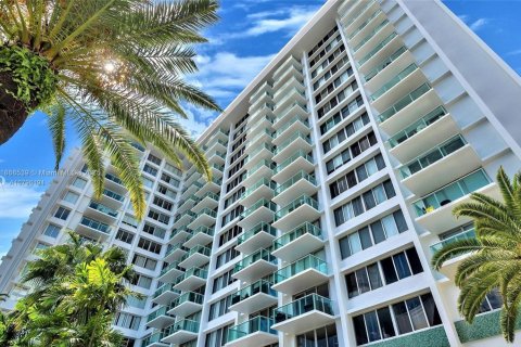 Condominio en alquiler en Miami Beach, Florida, 1 dormitorio, 79.15 m2 № 1896494 - foto 22