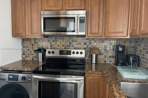 Condominio en alquiler en Miami Beach, Florida, 1 dormitorio, 79.15 m2 № 1896494 - foto 5