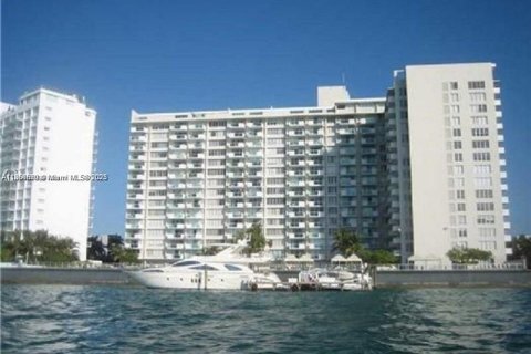 Condominio en alquiler en Miami Beach, Florida, 1 dormitorio, 79.15 m2 № 1896494 - foto 29