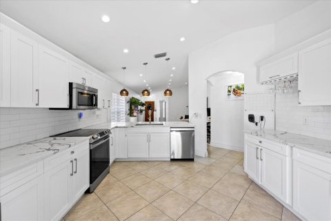House in Land O' Lakes, Florida 4 bedrooms, 137.03 sq.m. № 1803463 - photo 10