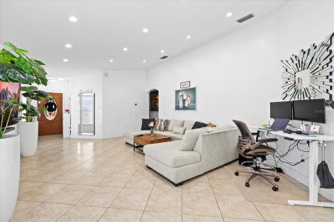 House in Land O' Lakes, Florida 4 bedrooms, 137.03 sq.m. № 1803463 - photo 6