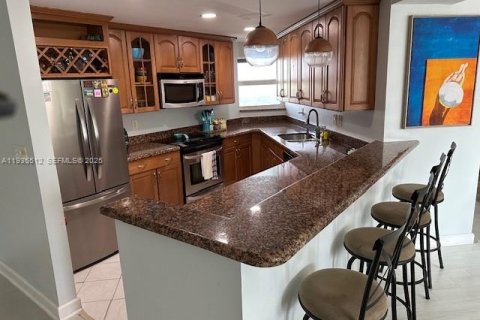 Condominio en venta en Fort Lauderdale, Florida, 1 dormitorio, 69.68 m2 № 2088451 - foto 11