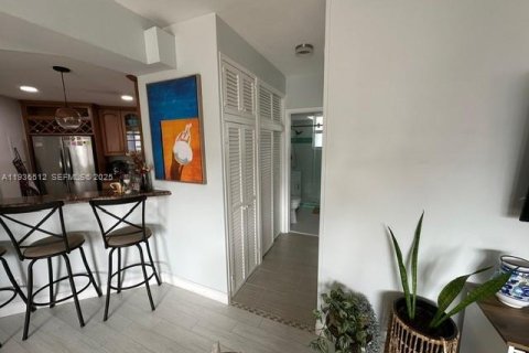 Condominio en venta en Fort Lauderdale, Florida, 1 dormitorio, 69.68 m2 № 2088451 - foto 6
