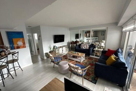 Condominio en venta en Fort Lauderdale, Florida, 1 dormitorio, 69.68 m2 № 2088451 - foto 3