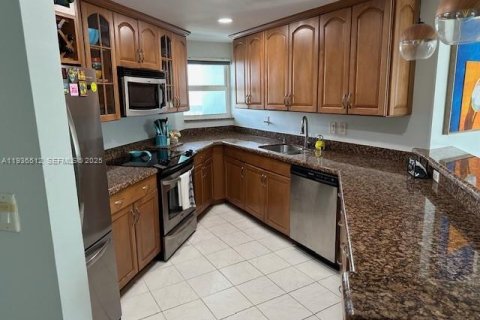 Condominio en venta en Fort Lauderdale, Florida, 1 dormitorio, 69.68 m2 № 2088451 - foto 12