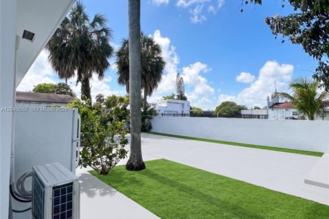 Casa en alquiler en Hollywood, Florida, 5 dormitorios, 213.12 m2 № 2086175 - foto 23