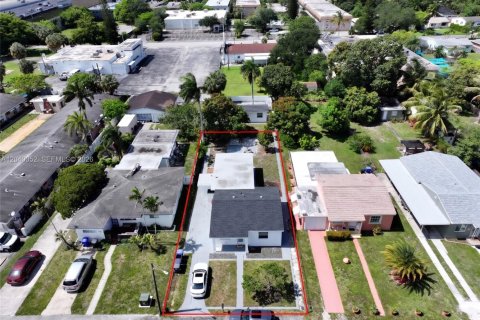 Villa ou maison à Hollywood, Floride 5 chambres, 213.12 m2 № 2086175