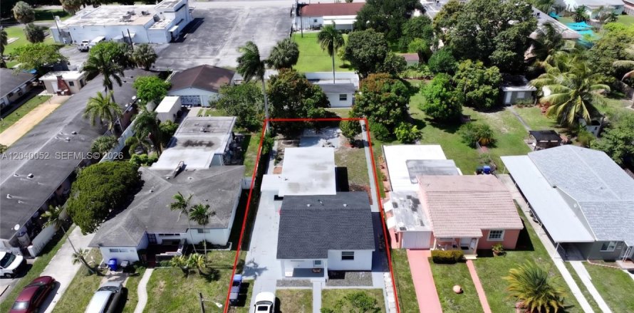 Casa en Hollywood, Florida 5 dormitorios, 213.12 m2 № 2086175