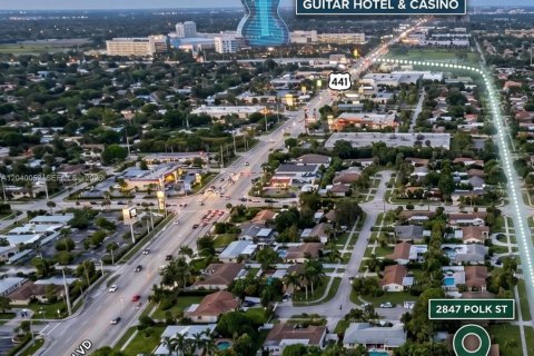 Casa en alquiler en Hollywood, Florida, 5 dormitorios, 213.12 m2 № 2086175 - foto 3