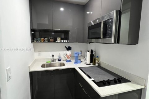 Casa en alquiler en Hollywood, Florida, 5 dormitorios, 213.12 m2 № 2086175 - foto 18