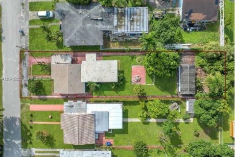 Casa en alquiler en Hollywood, Florida, 5 dormitorios, 213.12 m2 № 2086175 - foto 2