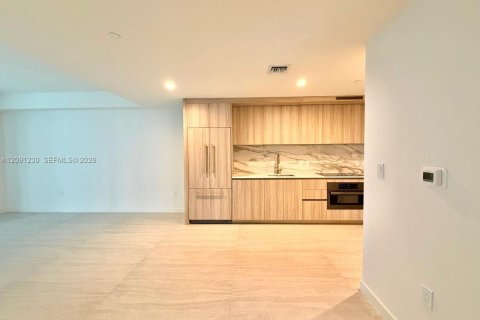 Condo in Miami, Florida, 2 bedrooms  № 2370011 - photo 3