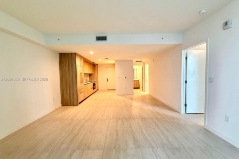 Condo in Miami, Florida, 2 bedrooms  № 2370011 - photo 5