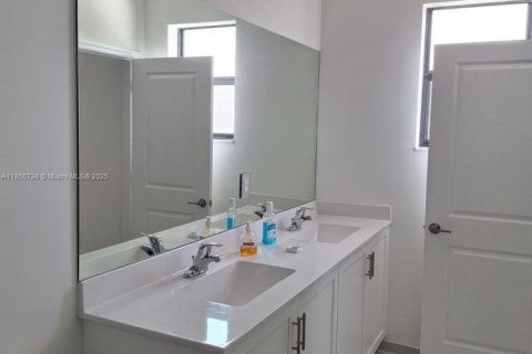 Townhouse in Homestead, Florida 3 bedrooms, 140.65 sq.m. № 1867003 - photo 15