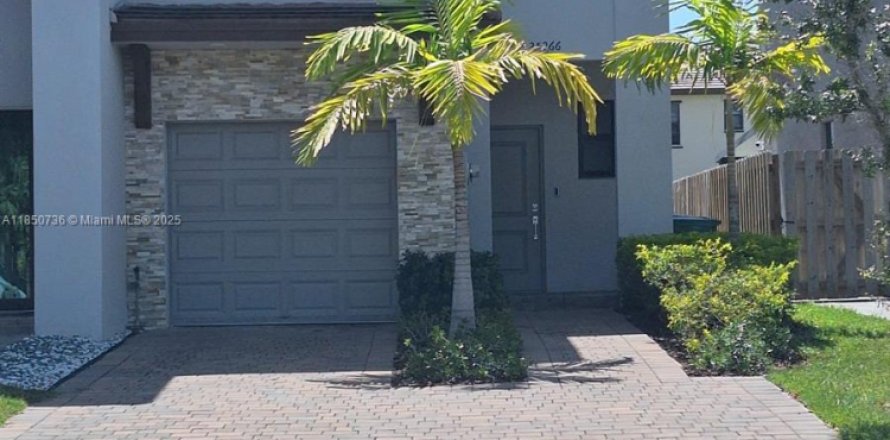Townhouse in Homestead, Florida 3 bedrooms, 140.65 sq.m. № 1867003