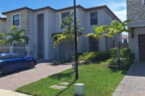 Townhouse in Homestead, Florida 3 bedrooms, 140.65 sq.m. № 1867003 - photo 4