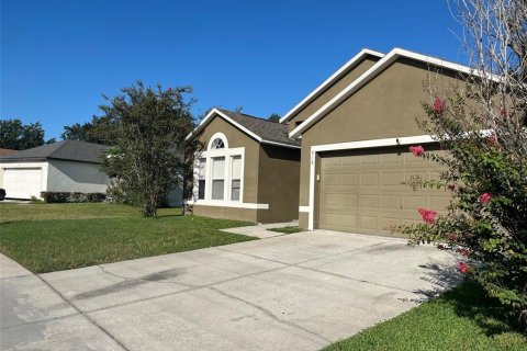House in Eustis, Florida 3 bedrooms, 172.33 sq.m. № 1911221 - photo 9