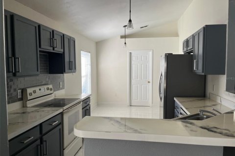 House in Eustis, Florida 3 bedrooms, 172.33 sq.m. № 1911221 - photo 7