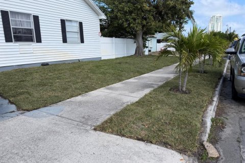 House in West Palm Beach, Florida 2 bedrooms, 104.05 sq.m. № 2246249 - photo 2