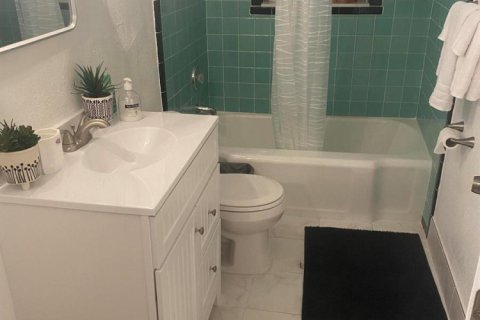 House in West Palm Beach, Florida 2 bedrooms, 104.05 sq.m. № 2246249 - photo 12