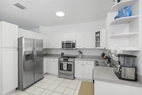 Touwnhouse à louer à Hollywood, Floride: 2 chambres, 130.43 m2 № 2172421 - photo 11