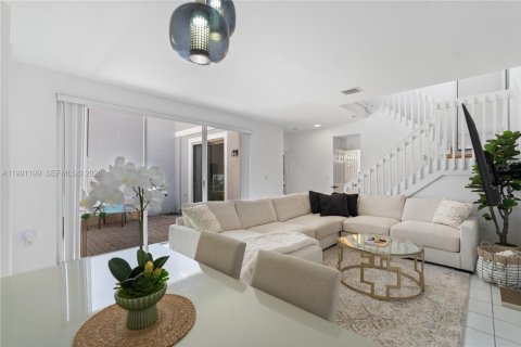 Touwnhouse à louer à Hollywood, Floride: 2 chambres, 130.43 m2 № 2172421 - photo 6