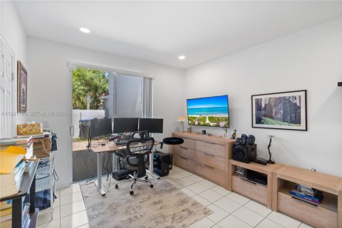 Touwnhouse à louer à Hollywood, Floride: 2 chambres, 130.43 m2 № 2172421 - photo 15