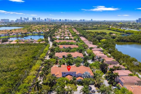 Touwnhouse à louer à Hollywood, Floride: 2 chambres, 130.43 m2 № 2172421 - photo 3