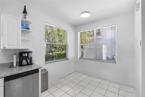 Touwnhouse à louer à Hollywood, Floride: 2 chambres, 130.43 m2 № 2172421 - photo 12