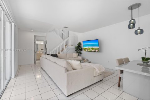 Touwnhouse à louer à Hollywood, Floride: 2 chambres, 130.43 m2 № 2172421 - photo 7