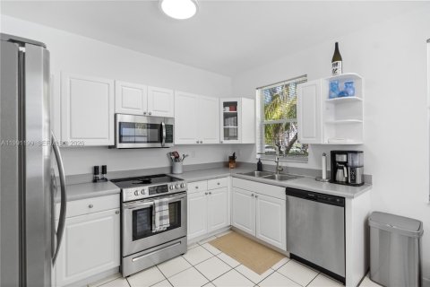 Touwnhouse à louer à Hollywood, Floride: 2 chambres, 130.43 m2 № 2172421 - photo 10