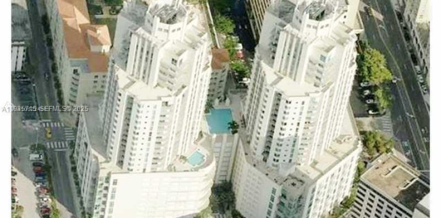 Condominio en Miami, Florida, 2 dormitorios  № 1993848