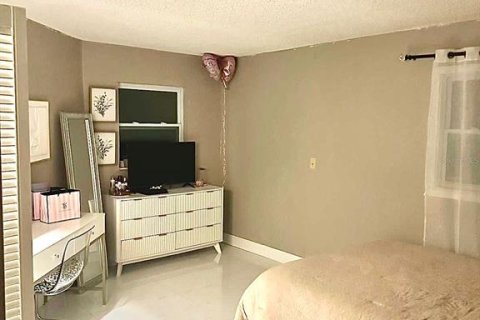 House in Orlando, Florida 2 bedrooms, 120.77 sq.m. № 1775663 - photo 8