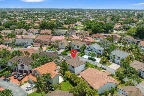 House in Miami, Florida 4 bedrooms, 193.79 sq.m. № 2018183 - photo 19