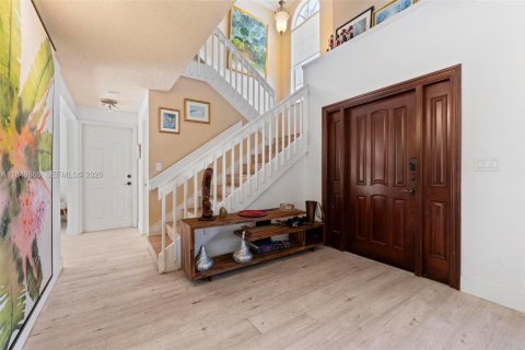 House in Miami, Florida 4 bedrooms, 193.79 sq.m. № 2018183 - photo 5